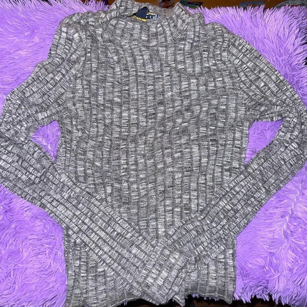 Grey turtleneck long sleeve!